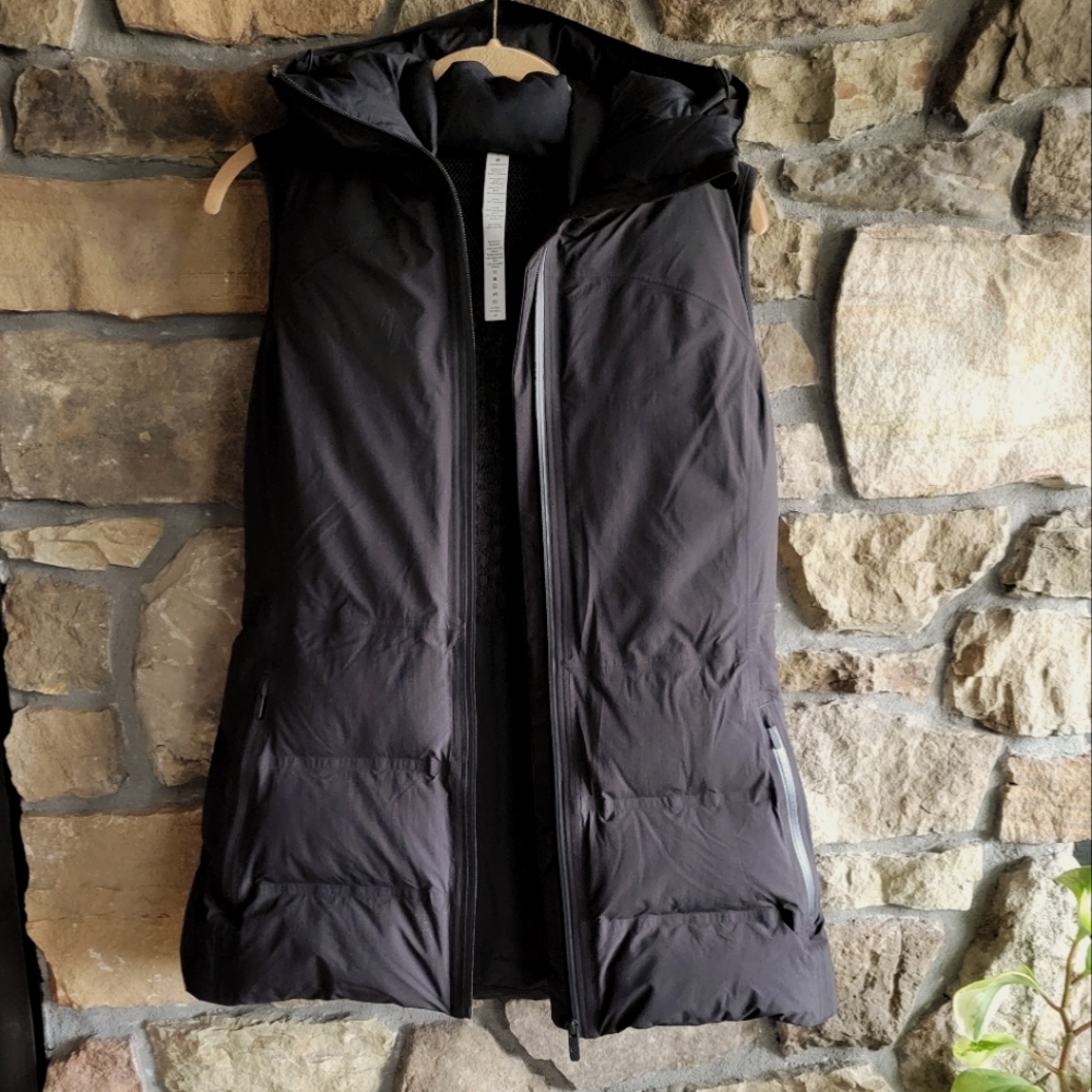 NWOT Lululemon Sleet Street Vest 6 Second Release Puffer Black Logo Hood